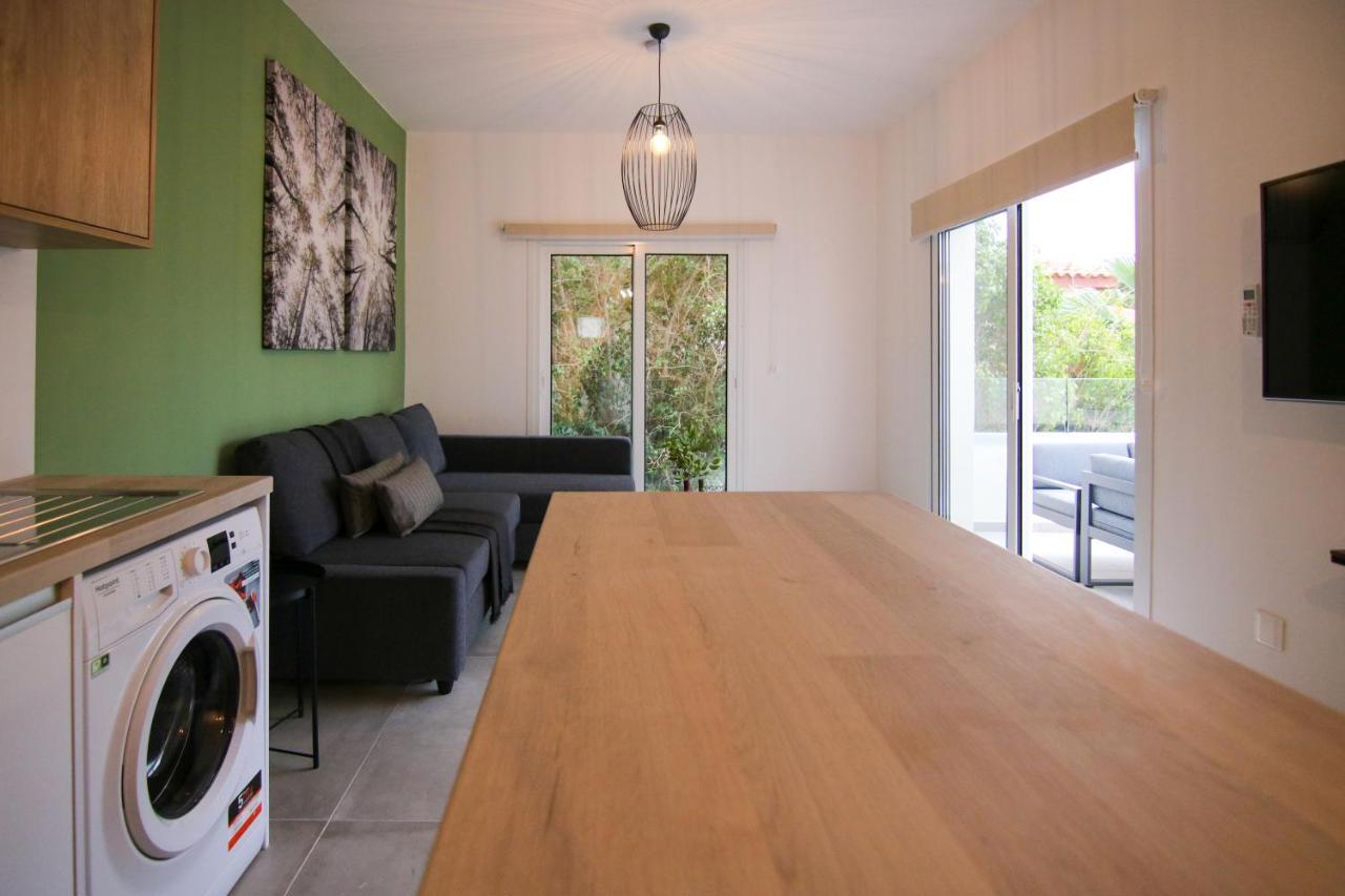 Phaedrus Living: Seaside Modern Flat Limnaria 123 Apartment Пафос Екстериор снимка
