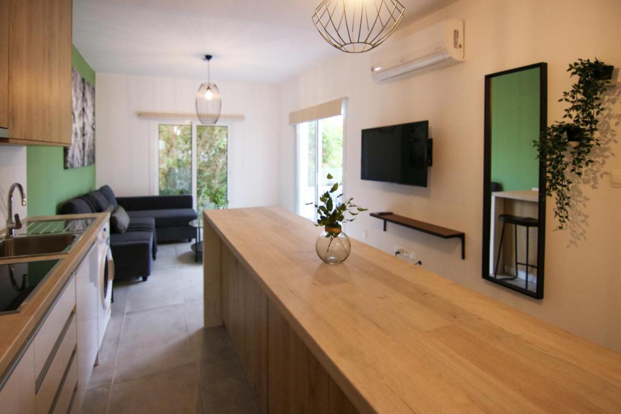 Phaedrus Living: Seaside Modern Flat Limnaria 123 Apartment Пафос Екстериор снимка