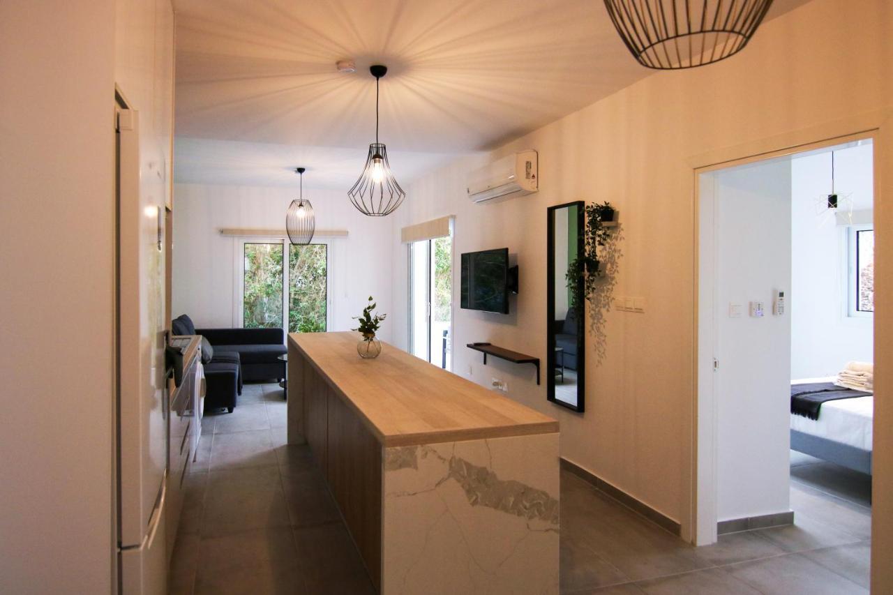 Phaedrus Living: Seaside Modern Flat Limnaria 123 Apartment Пафос Екстериор снимка